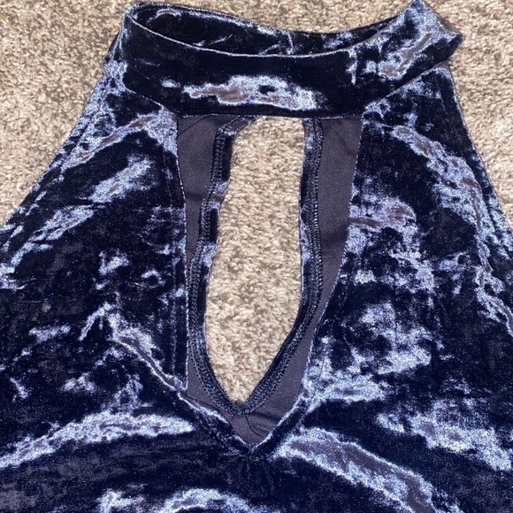 AMERICAN Eagle Velour Bell Sleeve off shoulder top Medium - Picture 3 of 4